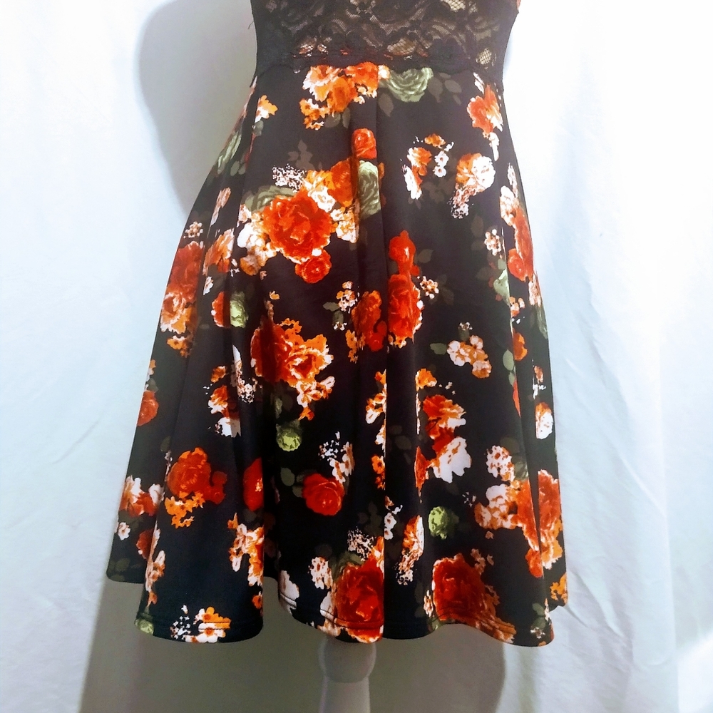 🌹Floral Dress - Picture 4 of 5